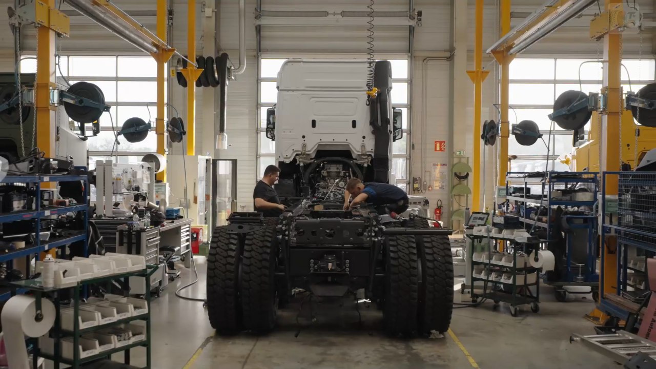 Mercedes LKW Produktion in Frankreich: Actros, Arocs, Antos, Unimog & Atego hautnah erleben