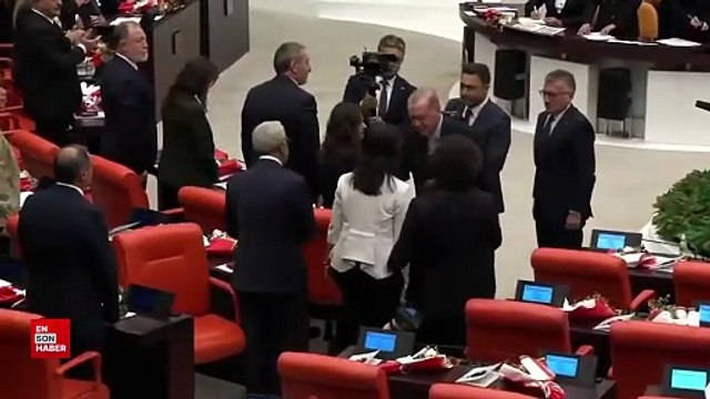 Cumhurbaşkanı Erdoğan TBMM'de: DEM Parti, MHP ve İYİ Parti vekilleriyle tokalaştı