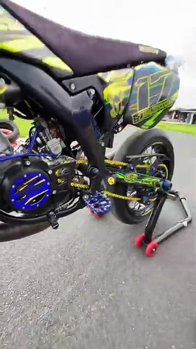 Il installe un shifter sur sa 50cc !!