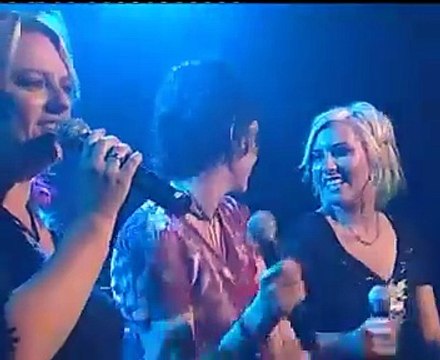 DEBORAH CONWAY, ELLA HOOPER & REBECCA BARNARD - Our Lips Are Sealed (RocKwiz 2015)