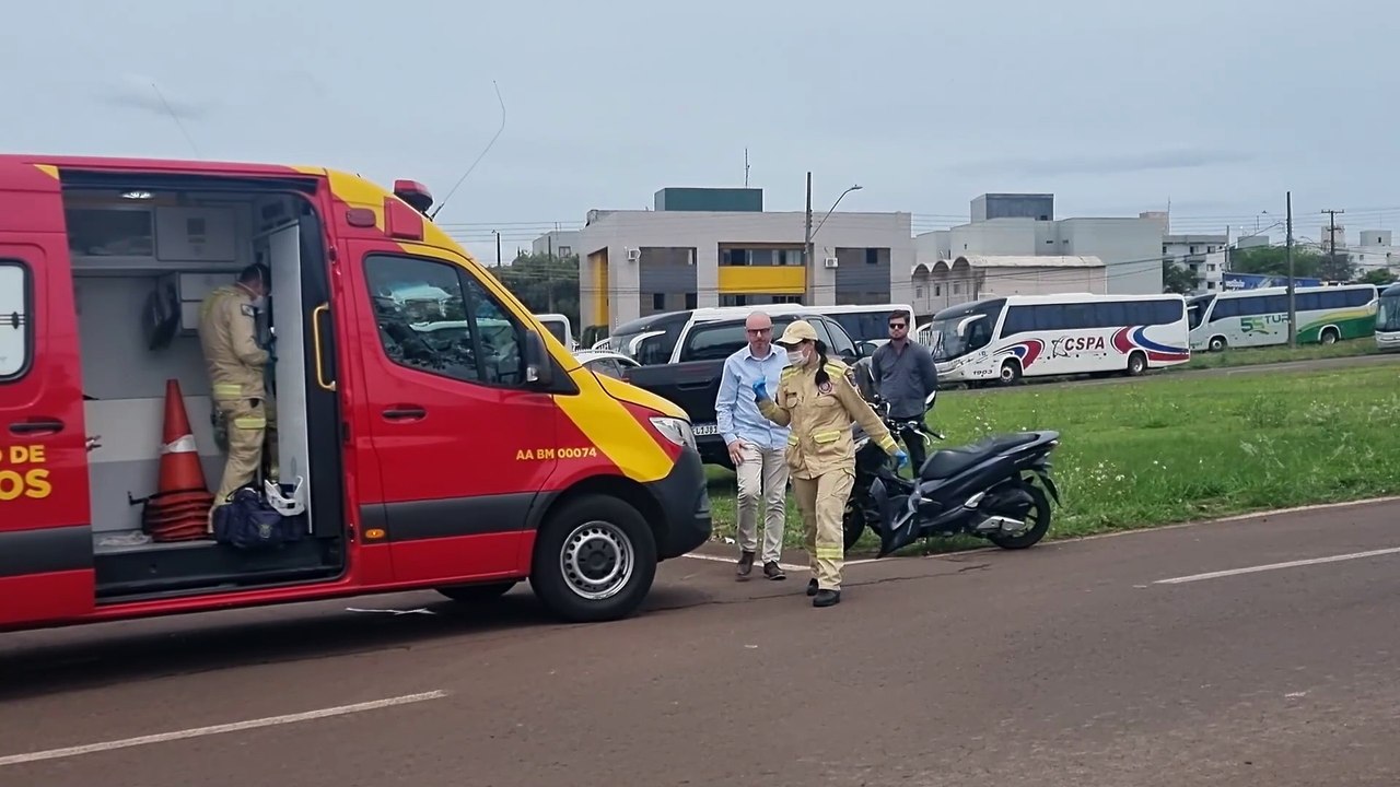 Mulher de 48 anos fica ferida após acidente de trânsito na Avenida das Torres