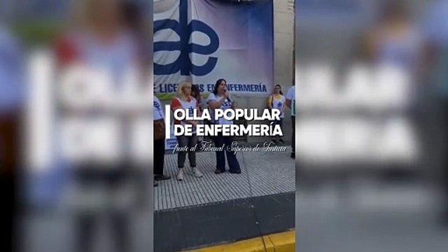 Enfermeros y enfermeras de la Ciudad de Buenos Aires realizaron una olla popular frente a la sede del Tribunal Superior de Justicia
