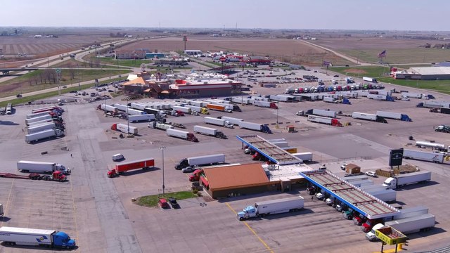 Commercio estero extra Ue, ad agosto export e import in calo