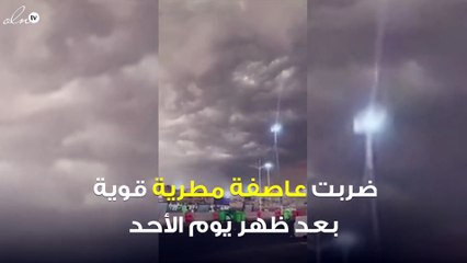 الرياح تزيح ستار الكعبة قبل ساعات من استبداله في مشهد مهيب