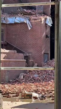 Imagens mostram fenda gigante em prédio de 20 andares em Nova York