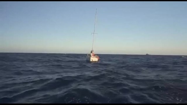Flotilla, nave soccorso Emergency si ferma a 150 miglia da Gaza