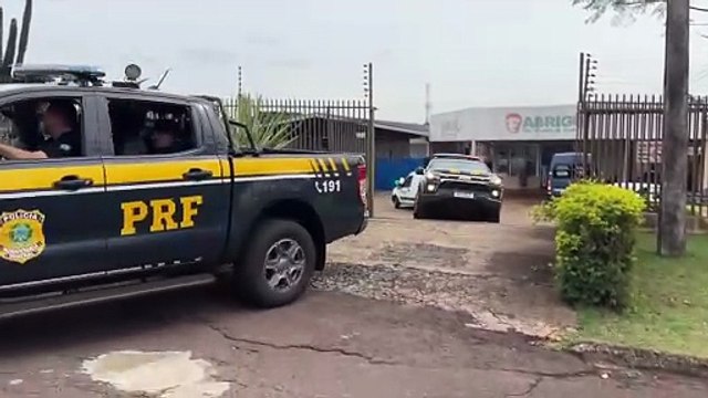 Idosos desfilam em viaturas da PRF e emocionam Cascavel no Dia Nacional do Idoso