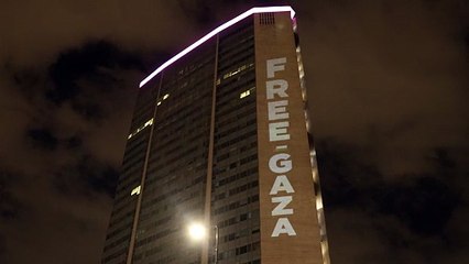 La scritta "Free Gaza" sul palazzo della Regione