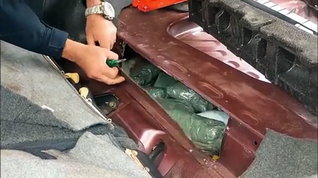 PRF apreende maconha escondida em fundo falso de veículo em Ubiratã