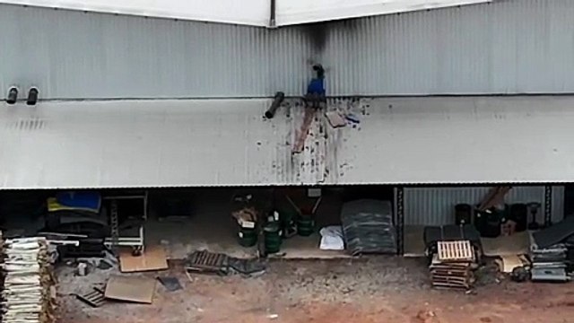 Bombeiros são acionados para conter princípio de incêndio em indústria de Umuarama