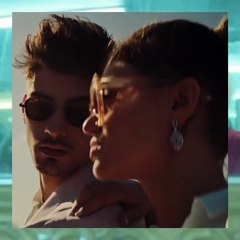 شبيهة جيجي حديد تغري زين مالك على البحر