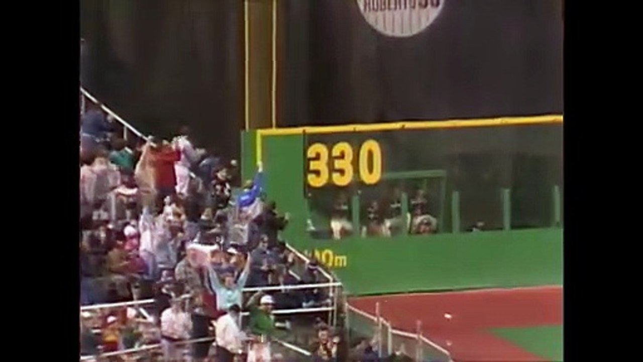 Mike Schmidt (PHI) hits his 548th career home run, the final homer of his career (5/2/89)