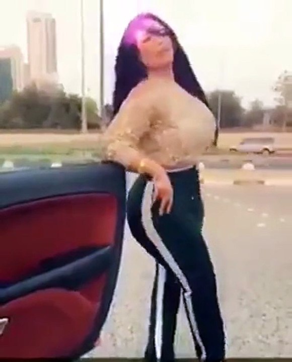 تسجيل أول مخالفة بحق فتاة كويتية قامت بتحدي كيكي !