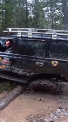 Défi Extrême 4x4 Jeep Embourbée dans la Boue Profonde – Aventure Off-Road France