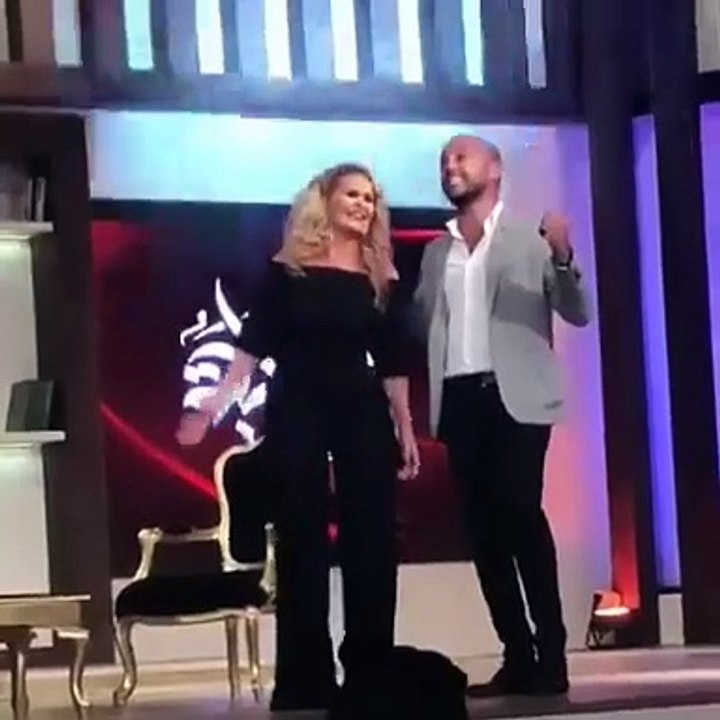 يسرا و«أبو» يرقصان على «3 دقات» بهذه الطريقة
