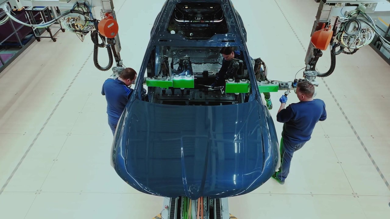 Das neue BMW Group Werk Debrecen mit der Serienproduktion des BMW iX3 - der Montage