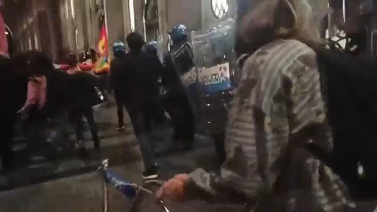 Torino, dopo il blocco della Flotilla il corteo contro la polizia a Porta Nuova