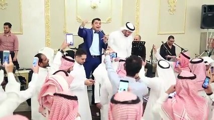 بالفيديو شاب مصري يشعل حفل زفاف بالسعودية..والسبب أغنية!