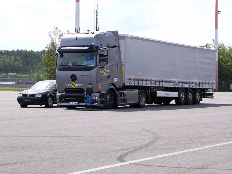 Volvo FH Aero, DAF XF & MAN TGX im Sicherheitstest – Euro NCAP prüft schwere Lkw