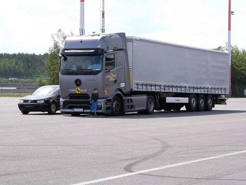 Volvo FH Aero, DAF XF & MAN TGX im Sicherheitstest – Euro NCAP prüft schwere Lkw