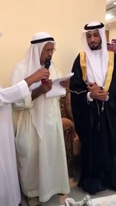 موقف كوميدي لشاعر اثناء القاء قصيدة بالسعودية