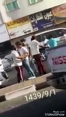 بالفيديو مشاجرة جماعية بالعصي في أحدى شوارع المملكة في نهار رمضان
