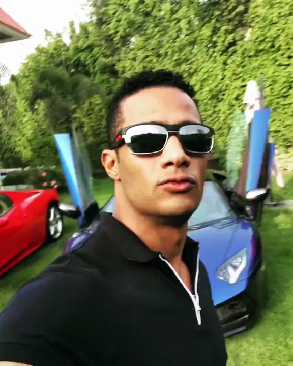 فيديو: محمد رمضان يستفزّ جمهوره بسياراته الفارهة.. لن تصدقي عددها!