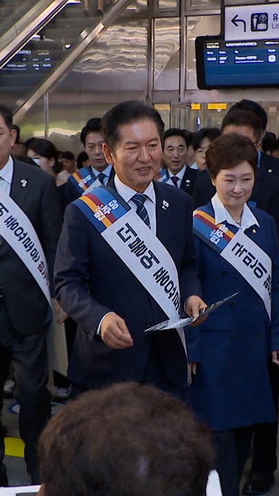 용산역 찾은 민주 “사법개혁” 송편빚은 국힘 “무능·폭주·독재”