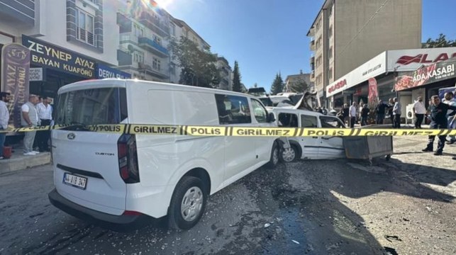 Freni arızalanan kamyon 15 araca çarptı, 3 kişi yaralandı