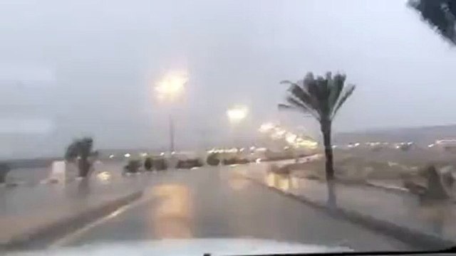 بالفيديو أمطار غزيرة وصواعق رعدية تضرب المنازل في المملكة