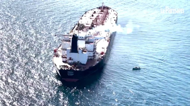 Des militaires français à bord du pétrolier fantôme russe au large des côtes françaises