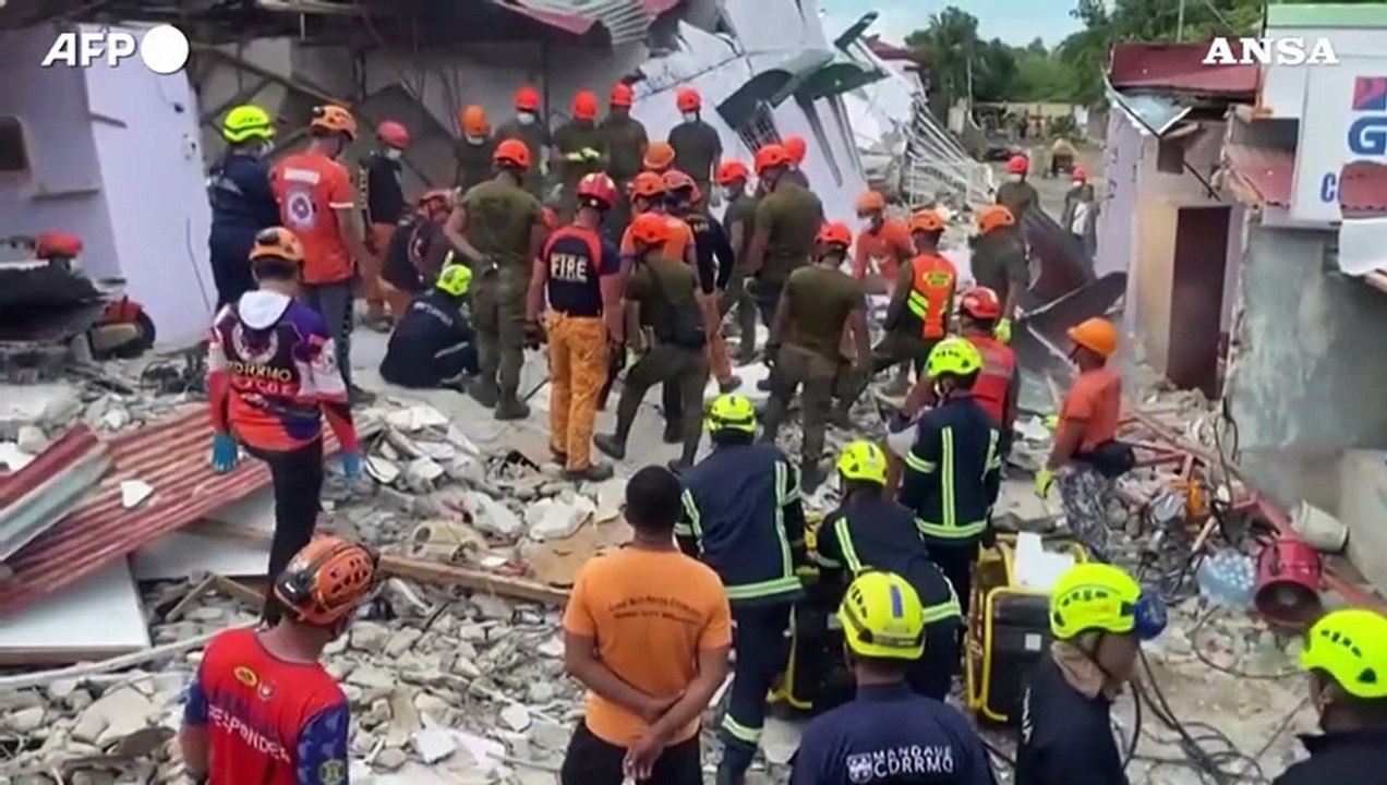 Filippine, soccorso in azione dopo il terremoto di magnitudo 6,9