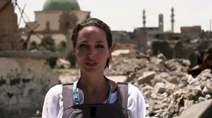 أنجلينا جولي تزور العراق وتُفاجَأ بهول الكارثة