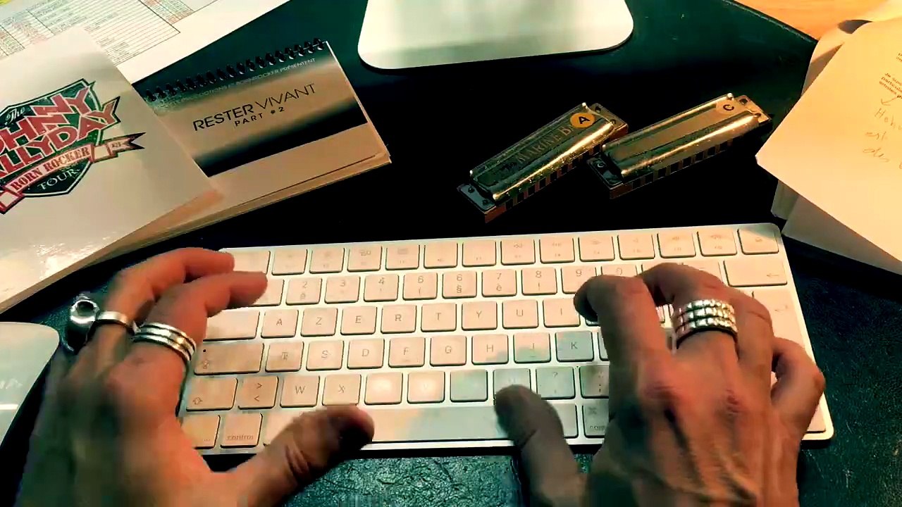 Johnny Hallyday – Teaser du livre « Sur la route avec Johnny » par Greg Zlap (2019, Version 2)