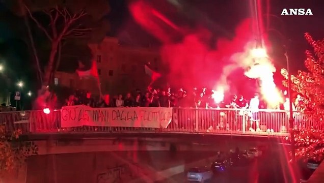 Giu' le mani dalla Flotilla , blitz notturno degli studenti dell'Osa a Roma