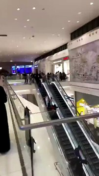 اندلاع حريق داخل مول تجاري بالرياض يتسبب في هلع المواطنين وهروبهم !