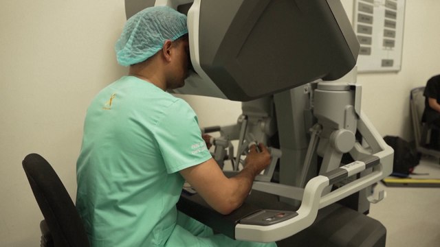 S African surgeons perform country's first robotic-assisted living donor kidney transplant