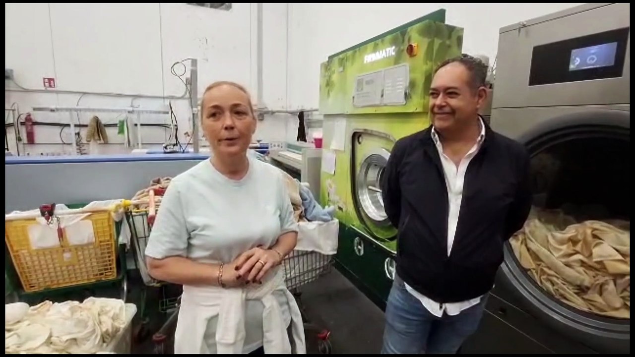 Dall'incendio alla rinascita: la lavanderia che restituisce la sabbia alle spiagge