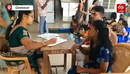 "கவர்மென்ட் ஸ்கூல் தான் பெஸ்ட்"  தனது குழந்தையை அரசுப் பள்ளியில் சேர்த்து அசத்திய வணிகவரித் துறை அதிகாரி!