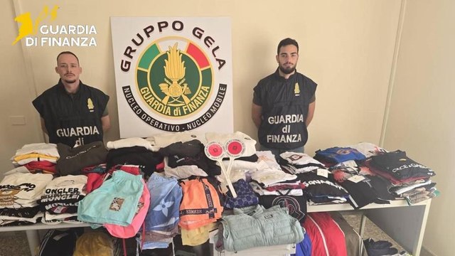 Gela (CL) - Sequestrati oltre 400 capi di abbigliamento contraffatti al mercato settimanale (01.10.25)