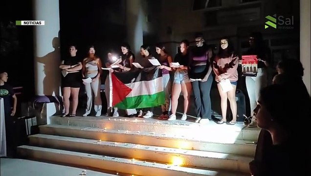 La comunidad educativa del IES Manuel de Falla de Puerto Real protagonizó un encierro a favor de Gaza