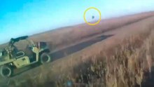 Russische Soldaten verlassen Desertcross 1000-3 Sekunden vor ukrainischem Drohnenangriff