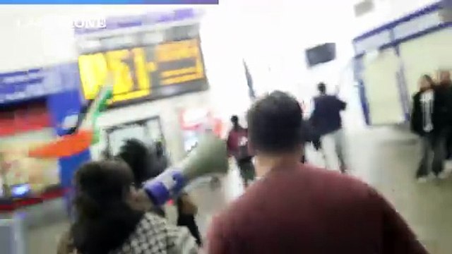 Pisa, pro Pal bloccano i binari della stazione dei treni