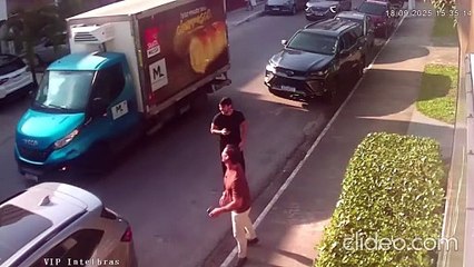 Homem é flagrado roubando relógio Rolex em Maceió