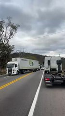 Acidente na BR-381 entre uma carreta e um carro
