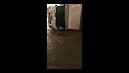 بالفيديو إنقلاب شاحنة ببريدة بسبب العاصفة الشديدة