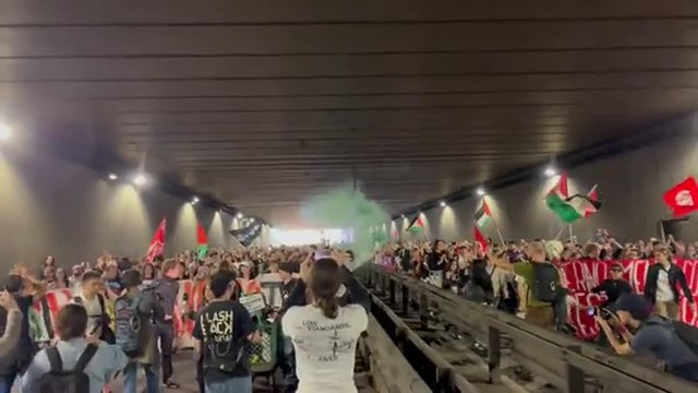 Le proteste per la Flotilla e Gaza a Torino, corteo e slogan sotto il sottopasso di corso D'Azeglio. Gli studenti verso la Tangenziale