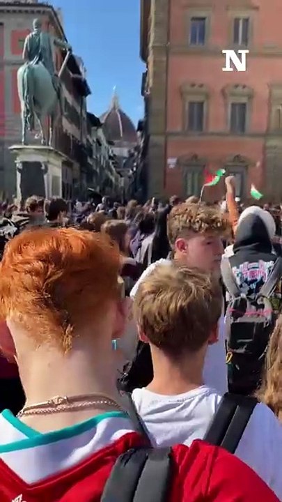 Firenze per la Flotilla, un migliaio di studenti uniti in corteo tra le vie del centro