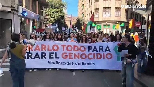 ¡No son muertes, son asesinatos! : estudiantes de Gijón claman contra el genocidio