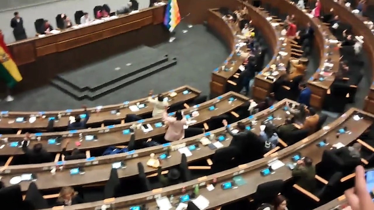 Hace instantes  por mayoría masista la cámara de diputados aprobó en sus estaciones grande y detalle el proyecto de ley de reparación integral para víctimas de graves v1ol4ciones a derechos humanos